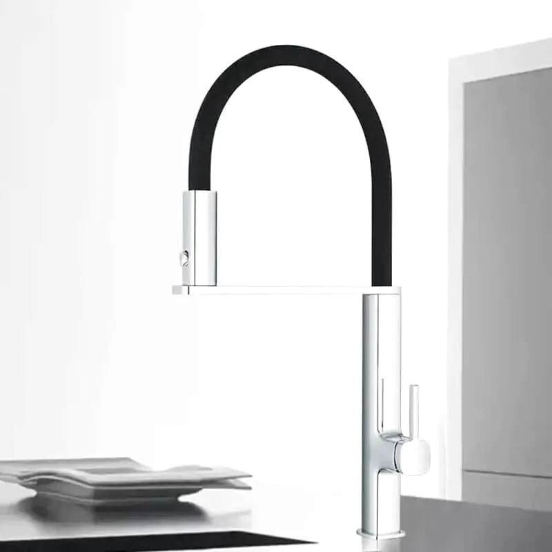 Küchenarmatur in Schwarz matt mit Brause in Chrom