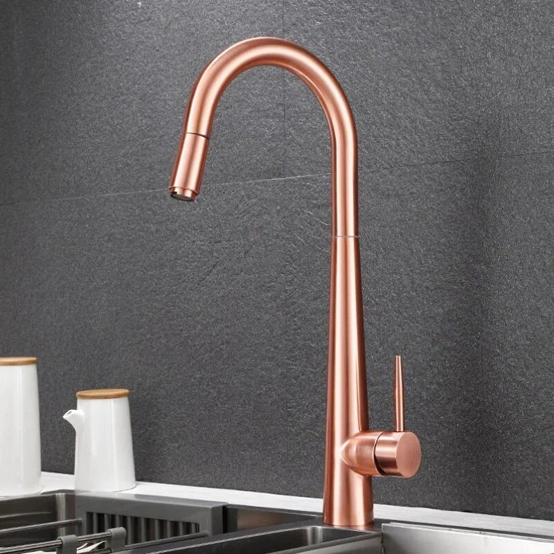 Schwarze Küchenarmatur aus Massivmessing in Roségold/Kupfer
