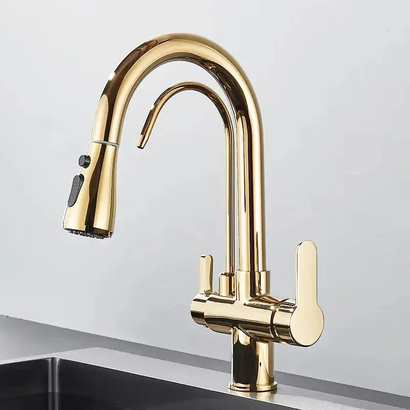 Küchenarmatur aus Massivmessing mit Brause in Gold