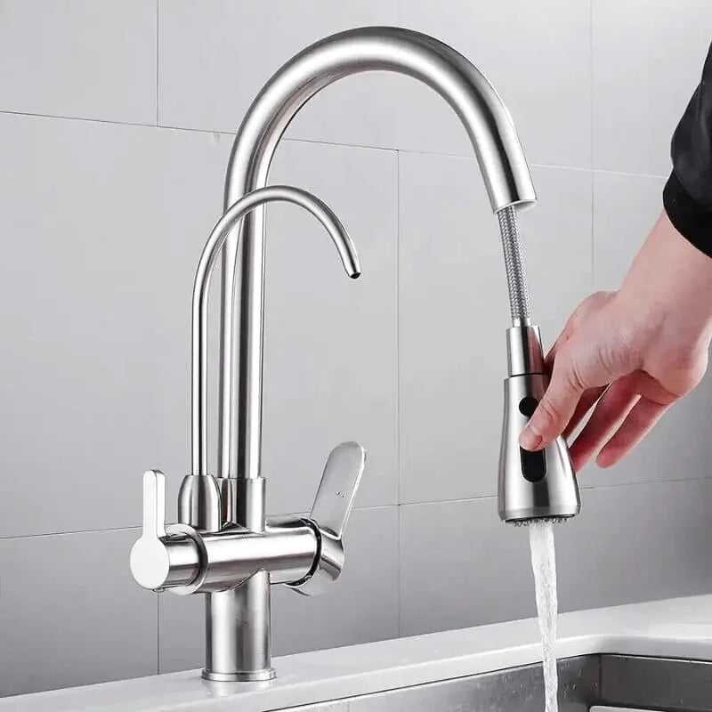 Küchenarmatur aus Massivmessing mit Brause in Chrom